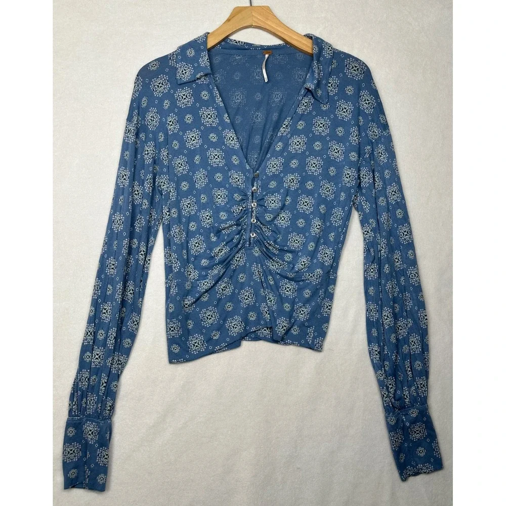 Free People Blue Medallion Print Ruched Button Front V-Neck‎ Blouse Top Womens M